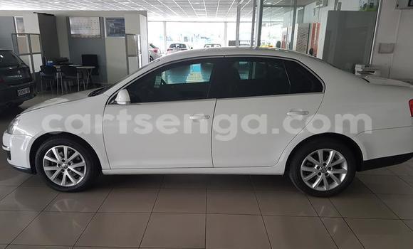 Nunua Ilio tumika Volkswagen Jetta White Gari ndani ya Manzini nchini Manzini Nunua Ilio tumika Volkswagen Jetta White Gari ndani ya Manzini nchini Manzini