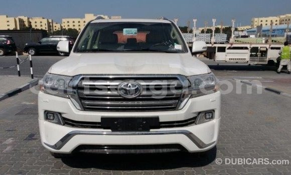 Nunua Imported Toyota Land Cruiser White Gari ndani ya Import - Dubai nchini Hhohho Nunua Imported Toyota Land Cruiser White Gari ndani ya Import - Dubai nchini Hhohho