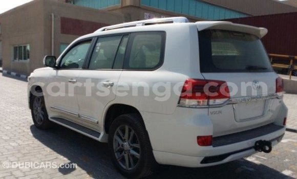 Nunua Imported Toyota Land Cruiser White Gari ndani ya Import - Dubai nchini Hhohho Nunua Imported Toyota Land Cruiser White Gari ndani ya Import - Dubai nchini Hhohho