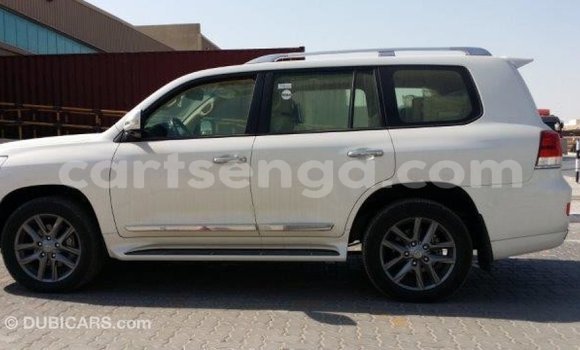 Nunua Imported Toyota Land Cruiser White Gari ndani ya Import - Dubai nchini Hhohho Nunua Imported Toyota Land Cruiser White Gari ndani ya Import - Dubai nchini Hhohho