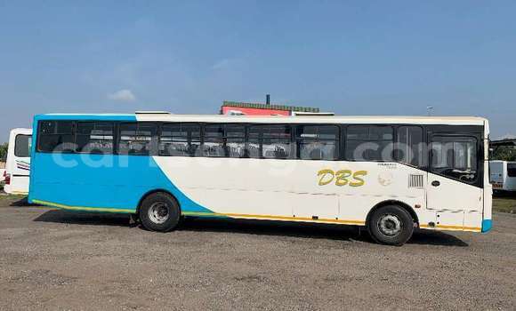 Buy Used Volkswagen Multivan White Car in Mbabane in Manzini Buy Used Volkswagen Multivan White Car in Mbabane in Manzini