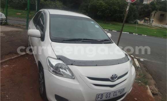 Buy Used Toyota Yaris White Car in Bhunya in Manzini Buy Used Toyota Yaris White Car in Bhunya in Manzini