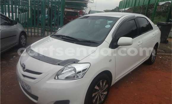 Buy Used Toyota Yaris White Car in Bhunya in Manzini Buy Used Toyota Yaris White Car in Bhunya in Manzini