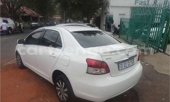 Buy Used Toyota Yaris White Car in Bhunya in Manzini Buy Used Toyota Yaris White Car in Bhunya in Manzini