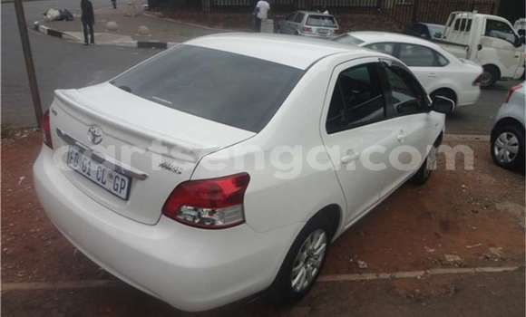 Buy Used Toyota Yaris White Car in Bhunya in Manzini Buy Used Toyota Yaris White Car in Bhunya in Manzini