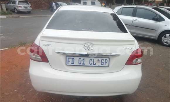 Buy Used Toyota Yaris White Car in Bhunya in Manzini Buy Used Toyota Yaris White Car in Bhunya in Manzini