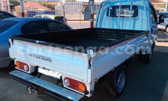 Acheter Occasion Utilitaire Hyundai H200 Blanc à Import - Dubai, Hhohho Acheter Occasion Utilitaire Hyundai H200 Blanc à Import - Dubai, Hhohho