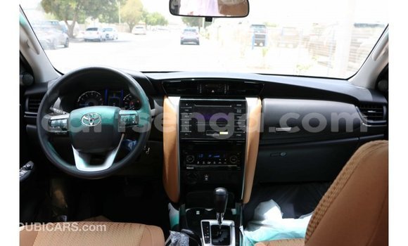 Acheter Import Voiture Toyota Fortuner Noir à Import - Dubai, Hhohho Acheter Import Voiture Toyota Fortuner Noir à Import - Dubai, Hhohho