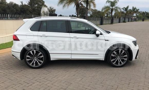 Nunua Ilio tumika Volkswagen Tiguan White Gari ndani ya Malkerns nchini Manzini Nunua Ilio tumika Volkswagen Tiguan White Gari ndani ya Malkerns nchini Manzini