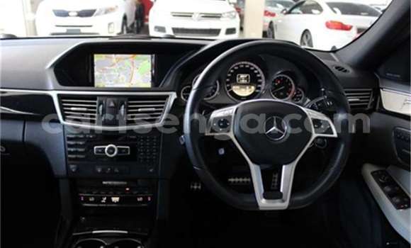 Buy Used Mercedes‒Benz E–Class Silver Car in Bulembu in Hhohho Buy Used Mercedes‒Benz E–Class Silver Car in Bulembu in Hhohho