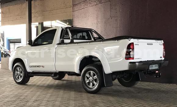 Buy Used Toyota Hilux White Car in Bulembu in Hhohho Buy Used Toyota Hilux White Car in Bulembu in Hhohho