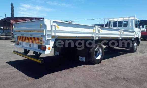 Buy Used Nissan UD White Truck in Hlatikulu in Shiselweni District Buy Used Nissan UD White Truck in Hlatikulu in Shiselweni District
