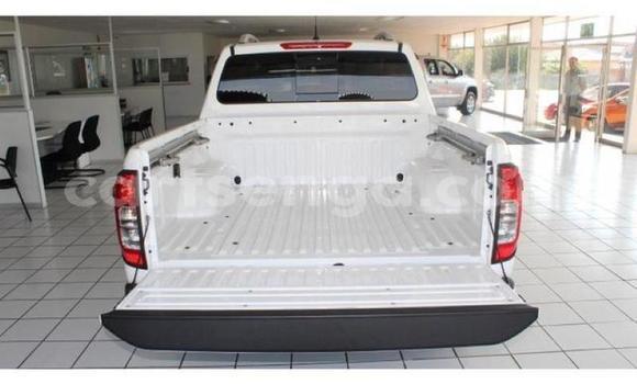 Buy Used Nissan Navara White Car in Simunye in Lubombo District Buy Used Nissan Navara White Car in Simunye in Lubombo District