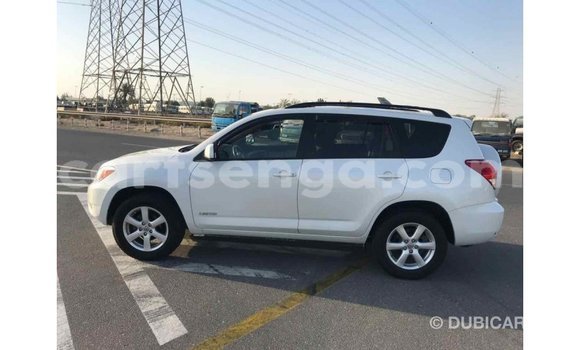 Buy Import Toyota 4Runner White Car in Import - Dubai in Hhohho Buy Import Toyota 4Runner White Car in Import - Dubai in Hhohho