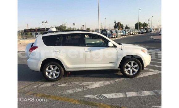 Buy Import Toyota 4Runner White Car in Import - Dubai in Hhohho Buy Import Toyota 4Runner White Car in Import - Dubai in Hhohho