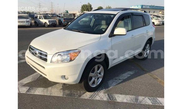 Buy Import Toyota 4Runner White Car in Import - Dubai in Hhohho Buy Import Toyota 4Runner White Car in Import - Dubai in Hhohho