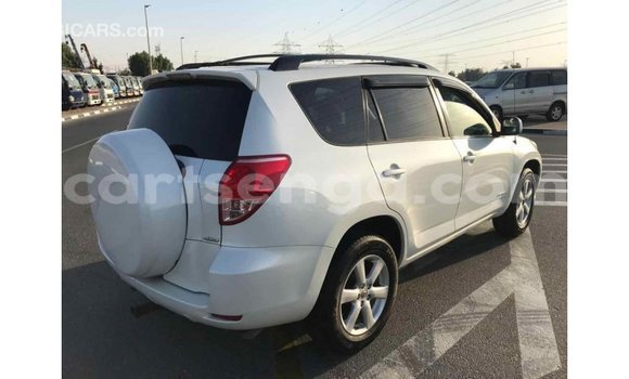 Buy Import Toyota 4Runner White Car in Import - Dubai in Hhohho Buy Import Toyota 4Runner White Car in Import - Dubai in Hhohho