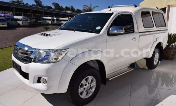 Buy Used Toyota Hilux White Car in Ezulwini in Hhohho Buy Used Toyota Hilux White Car in Ezulwini in Hhohho