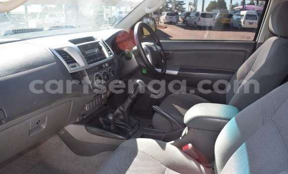 Buy Used Toyota Hilux White Car in Ezulwini in Hhohho Buy Used Toyota Hilux White Car in Ezulwini in Hhohho