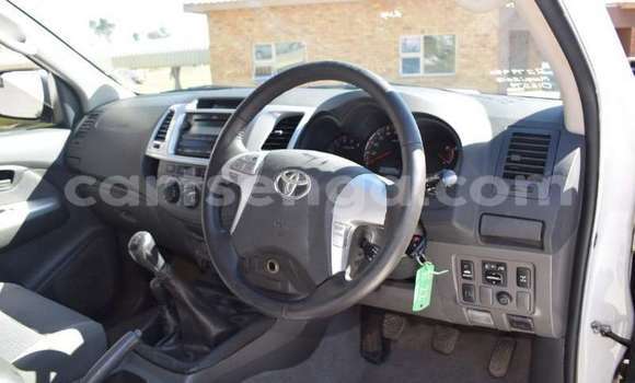Buy Used Toyota Hilux White Car in Ezulwini in Hhohho Buy Used Toyota Hilux White Car in Ezulwini in Hhohho