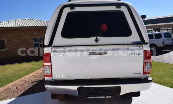 Buy Used Toyota Hilux White Car in Ezulwini in Hhohho Buy Used Toyota Hilux White Car in Ezulwini in Hhohho