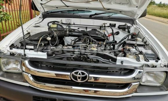 Buy Used Toyota Hilux White Car in Nhlangano in Shiselweni District Buy Used Toyota Hilux White Car in Nhlangano in Shiselweni District