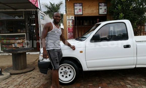 Buy Used Toyota Hilux White Car in Nhlangano in Shiselweni District Buy Used Toyota Hilux White Car in Nhlangano in Shiselweni District
