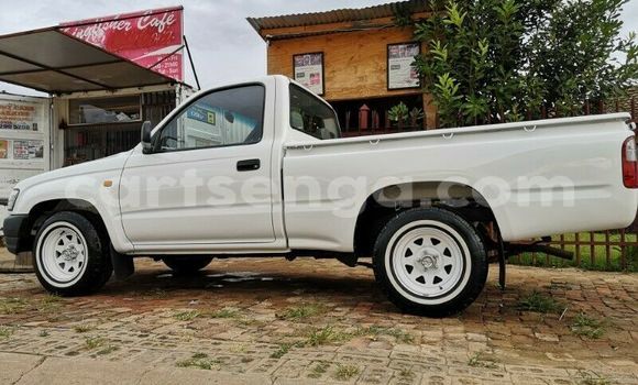 Buy Used Toyota Hilux White Car in Nhlangano in Shiselweni District Buy Used Toyota Hilux White Car in Nhlangano in Shiselweni District