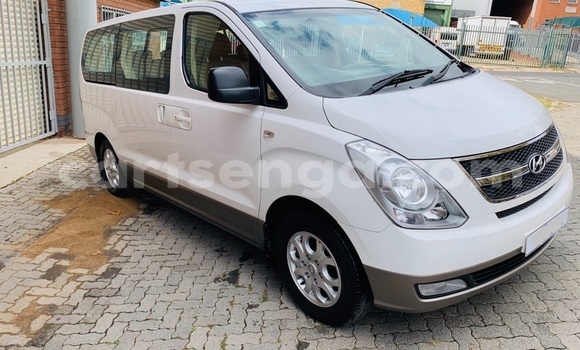 Acheter Occasion Voiture Hyundai H1 Blanc à Ezulwini, Hhohho Acheter Occasion Voiture Hyundai H1 Blanc à Ezulwini, Hhohho