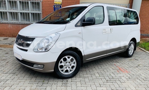 Acheter Occasion Voiture Hyundai H1 Blanc à Ezulwini, Hhohho Acheter Occasion Voiture Hyundai H1 Blanc à Ezulwini, Hhohho