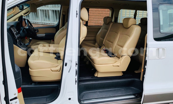 Acheter Occasion Voiture Hyundai H1 Blanc à Ezulwini, Hhohho Acheter Occasion Voiture Hyundai H1 Blanc à Ezulwini, Hhohho