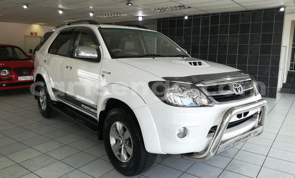 Acheter Occasion Voiture Toyota Fortuner Blanc à Ezulwini, Hhohho Acheter Occasion Voiture Toyota Fortuner Blanc à Ezulwini, Hhohho