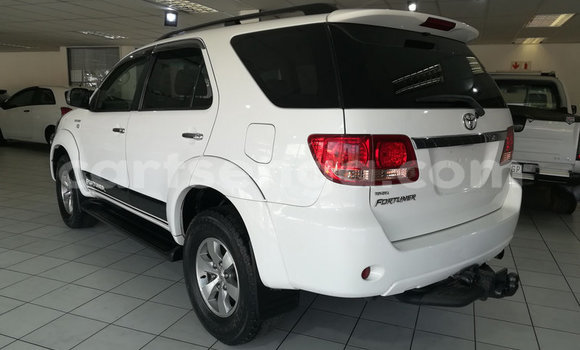 Acheter Occasion Voiture Toyota Fortuner Blanc à Ezulwini, Hhohho Acheter Occasion Voiture Toyota Fortuner Blanc à Ezulwini, Hhohho