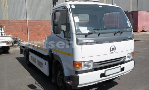 Acheter Occasion Utilitaire Nissan UD Blanc à Ezulwini, Hhohho Acheter Occasion Utilitaire Nissan UD Blanc à Ezulwini, Hhohho