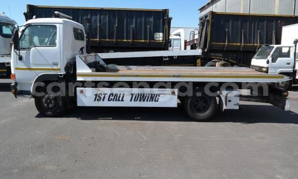 Acheter Occasion Utilitaire Nissan UD Blanc à Ezulwini, Hhohho Acheter Occasion Utilitaire Nissan UD Blanc à Ezulwini, Hhohho