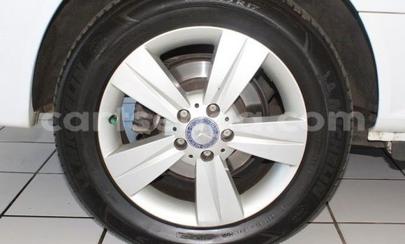 Buy Used Mercedes Viano White Car in Bhunya in Manzini Buy Used Mercedes Viano White Car in Bhunya in Manzini