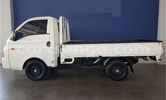 Buy Used Hyundai H200 White Car in Manzini in Manzini Buy Used Hyundai H200 White Car in Manzini in Manzini