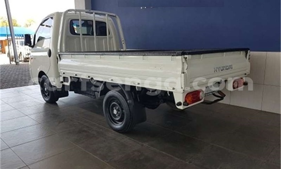 Buy Used Hyundai H200 White Car in Manzini in Manzini Buy Used Hyundai H200 White Car in Manzini in Manzini
