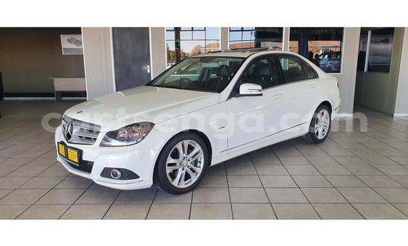 Buy Used Mercedes‒Benz C–Class White Car in Ezulwini in Hhohho Buy Used Mercedes‒Benz C–Class White Car in Ezulwini in Hhohho