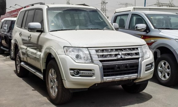 Nunua Imported Mitsubishi Pajero White Gari ndani ya Import - Dubai nchini Hhohho Nunua Imported Mitsubishi Pajero White Gari ndani ya Import - Dubai nchini Hhohho