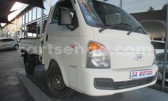 Nunua Ilio tumika Hyundai H200 White Gari ndani ya Big Bend nchini Lubombo Nunua Ilio tumika Hyundai H200 White Gari ndani ya Big Bend nchini Lubombo