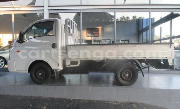 Nunua Ilio tumika Hyundai H200 White Gari ndani ya Big Bend nchini Lubombo Nunua Ilio tumika Hyundai H200 White Gari ndani ya Big Bend nchini Lubombo