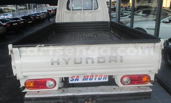 Nunua Ilio tumika Hyundai H200 White Gari ndani ya Big Bend nchini Lubombo Nunua Ilio tumika Hyundai H200 White Gari ndani ya Big Bend nchini Lubombo