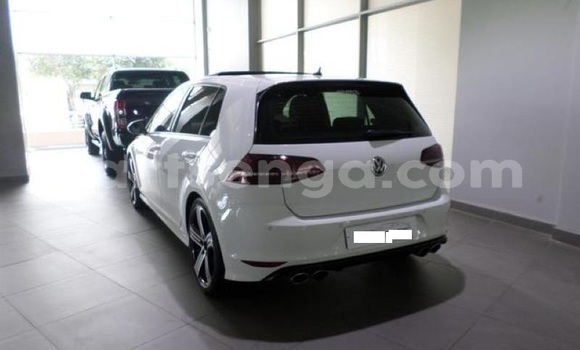 Nunua Ilio tumika Volkswagen Golf R White Gari ndani ya Manzini nchini Manzini Nunua Ilio tumika Volkswagen Golf R White Gari ndani ya Manzini nchini Manzini