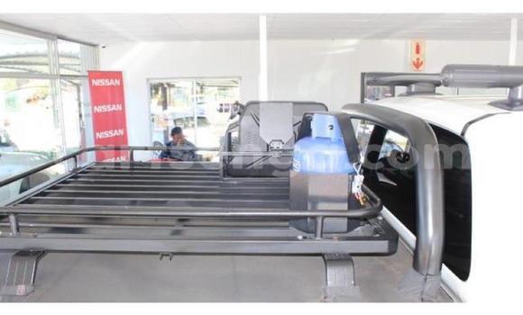 Buy Used Nissan Navara White Car in Kubuta in Shiselweni District Buy Used Nissan Navara White Car in Kubuta in Shiselweni District