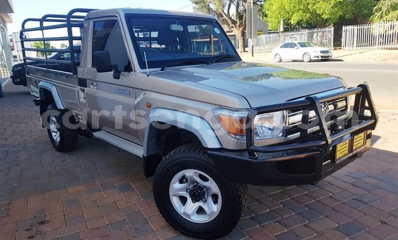 Buy Used Toyota Land Cruiser Green Car in Import - Dubai in Hhohho Buy Used Toyota Land Cruiser Green Car in Import - Dubai in Hhohho