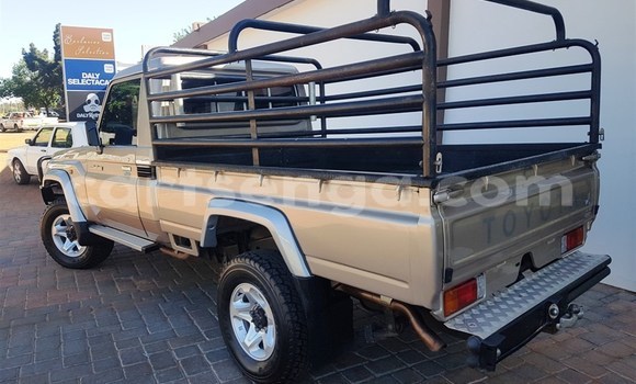 Buy Used Toyota Land Cruiser Green Car in Import - Dubai in Hhohho Buy Used Toyota Land Cruiser Green Car in Import - Dubai in Hhohho