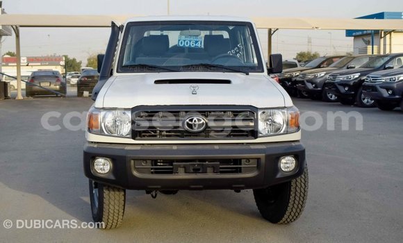 Nunua Imported Toyota Land Cruiser White Gari ndani ya Import - Dubai nchini Hhohho Nunua Imported Toyota Land Cruiser White Gari ndani ya Import - Dubai nchini Hhohho