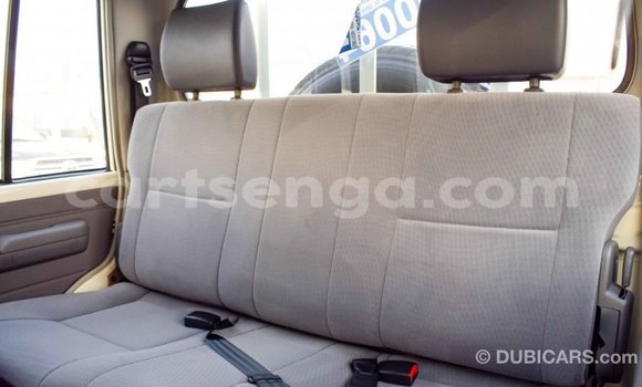 Nunua Imported Toyota Land Cruiser White Gari ndani ya Import - Dubai nchini Hhohho Nunua Imported Toyota Land Cruiser White Gari ndani ya Import - Dubai nchini Hhohho