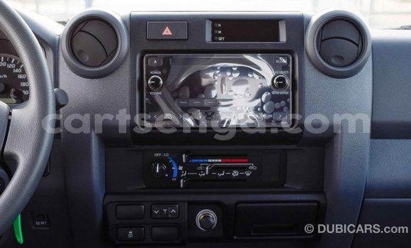 Nunua Imported Toyota Land Cruiser White Gari ndani ya Import - Dubai nchini Hhohho Nunua Imported Toyota Land Cruiser White Gari ndani ya Import - Dubai nchini Hhohho